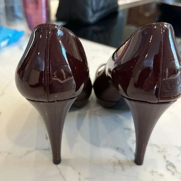 Prada peep toe wine patent leather heels size 39 - Picture 4 of 5